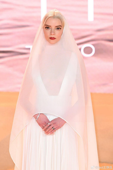 《沙丘2》伦敦首映礼另一位女演员anya|伦敦|沙丘2|穿