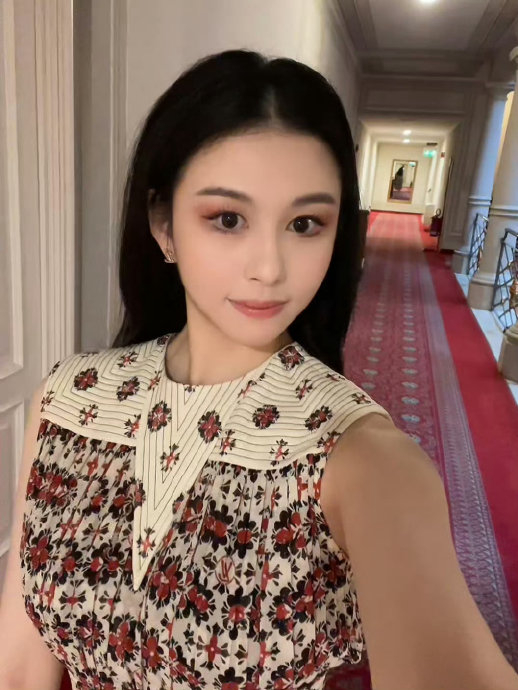 邱淑贞女儿沈月好漂亮,颜值和气质都随了妈妈|邱淑贞|沈月_新浪新闻