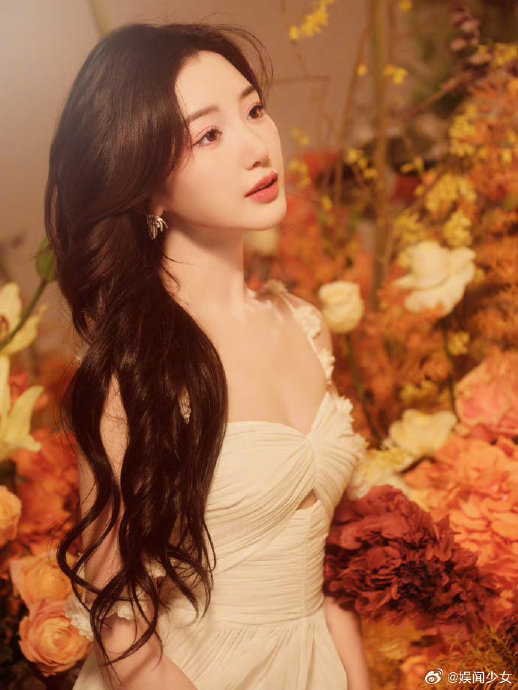 毛晓彤36岁生日营业照9615状态好好呀～完全看不