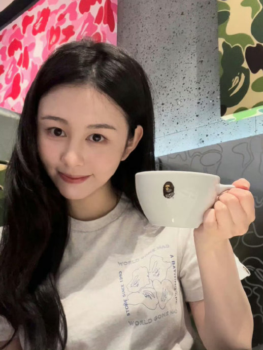 邱淑贞女儿沈月好漂亮,颜值和气质都随了妈妈|邱淑贞|沈月_新浪新闻
