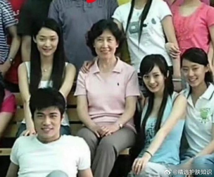 omg原来杨幂张小斐是同班同学啊!