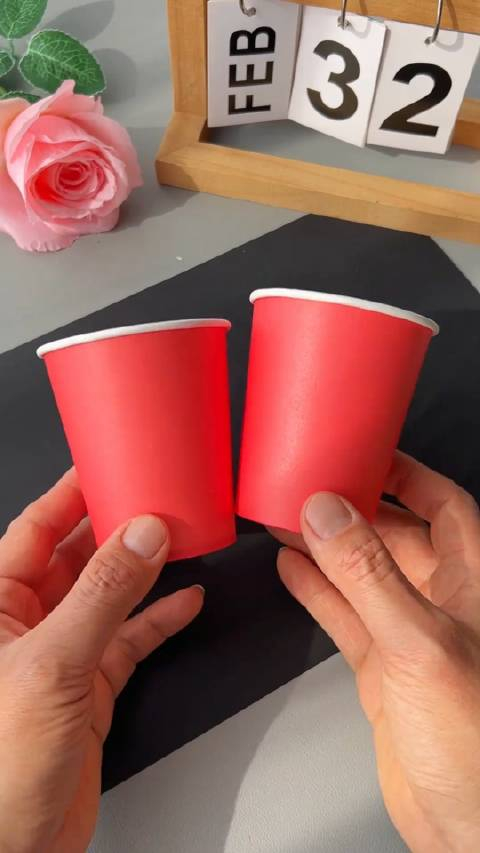 两个纸杯就可以做一个简单又漂亮的元宵节灯笼