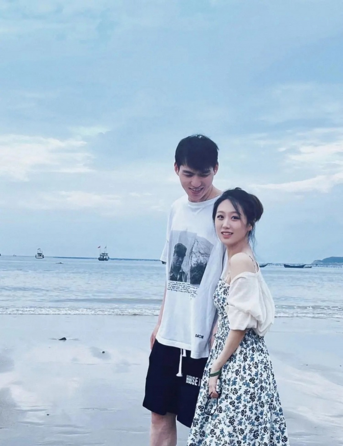 吴前的妻子晒恩爱视频:天色将晚 在我看着你的眼里色彩斑斓__财经头条