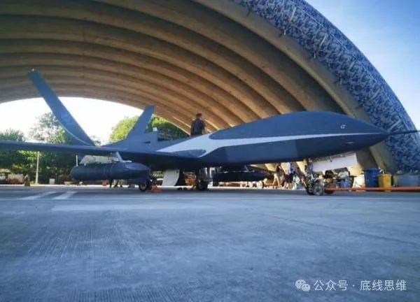 发展到第三代，MALE无人机与UCAV差别已经很小