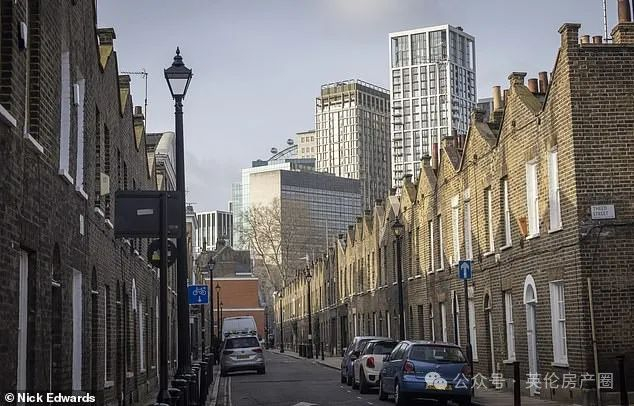 为保护古街道伦敦人民跟地方政府斗智斗勇,钱不够就把
