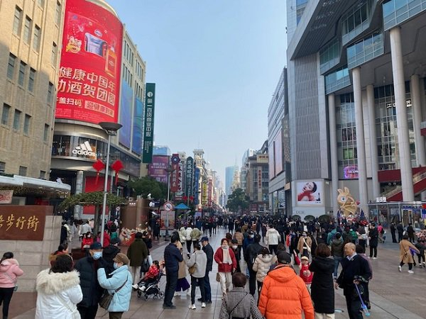 南京路步行街龙年新春开门红七天销售同比去年增长11