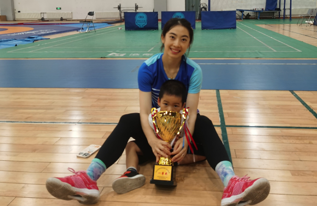 羽坛美女王适娴曾主动求婚嫁给奥运冠军如今当老师很幸福