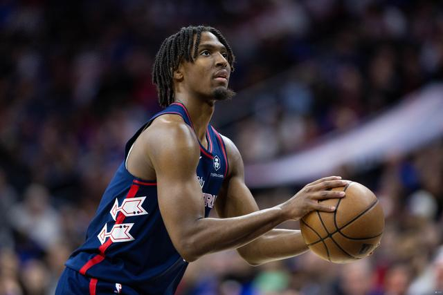 马克西:我通过夏天的努力训练获得了更多的信心||持球