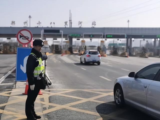 市区出行请注意温馨提醒:在免费时段即将结束前仍在高速公路行驶的