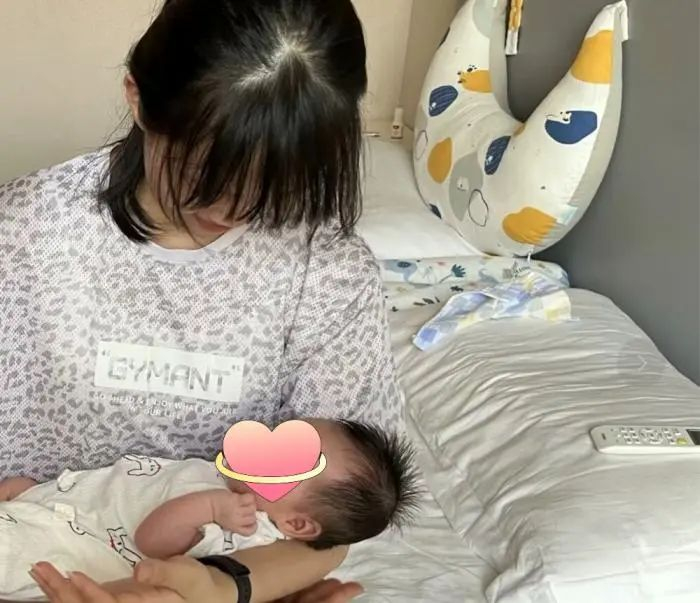 陈女士孩子的姑姑帮忙照顾。受访者供图