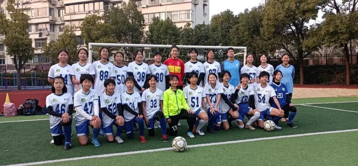 我们的社团好样的新泾中学的铿锵玫瑰们