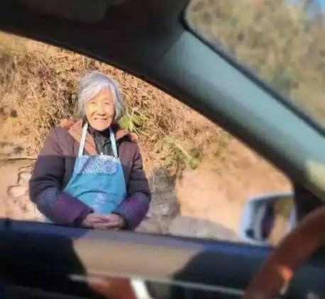 除了以上提到的,其实还有云南人的鲜花饼,单山蘸水,南京的烤鸭,盐水鸭