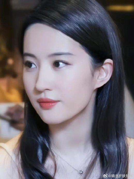 杨颖,刘亦菲,范冰冰外大多数比较参考网红韩国——模版高允真,林珍娜