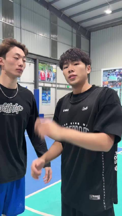 白晶你是路人王篮球中最想被艾特隔扣的兄弟吗