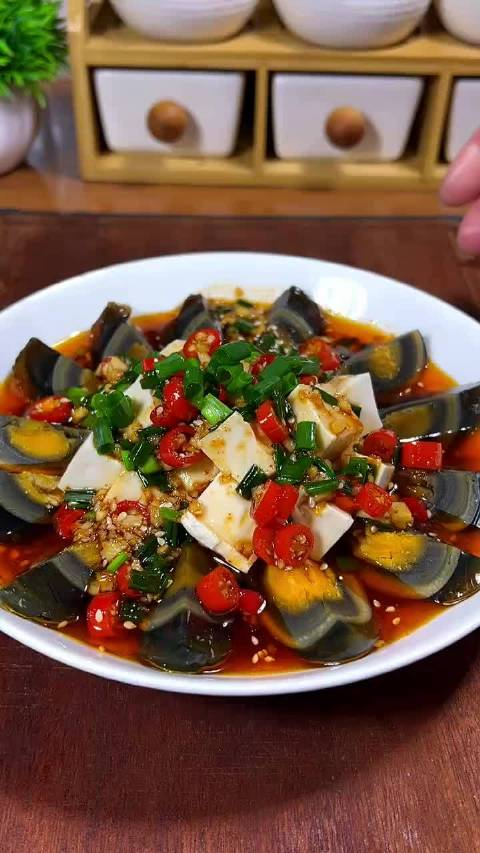 年夜饭上安排一道凉拌皮蛋好看又好吃