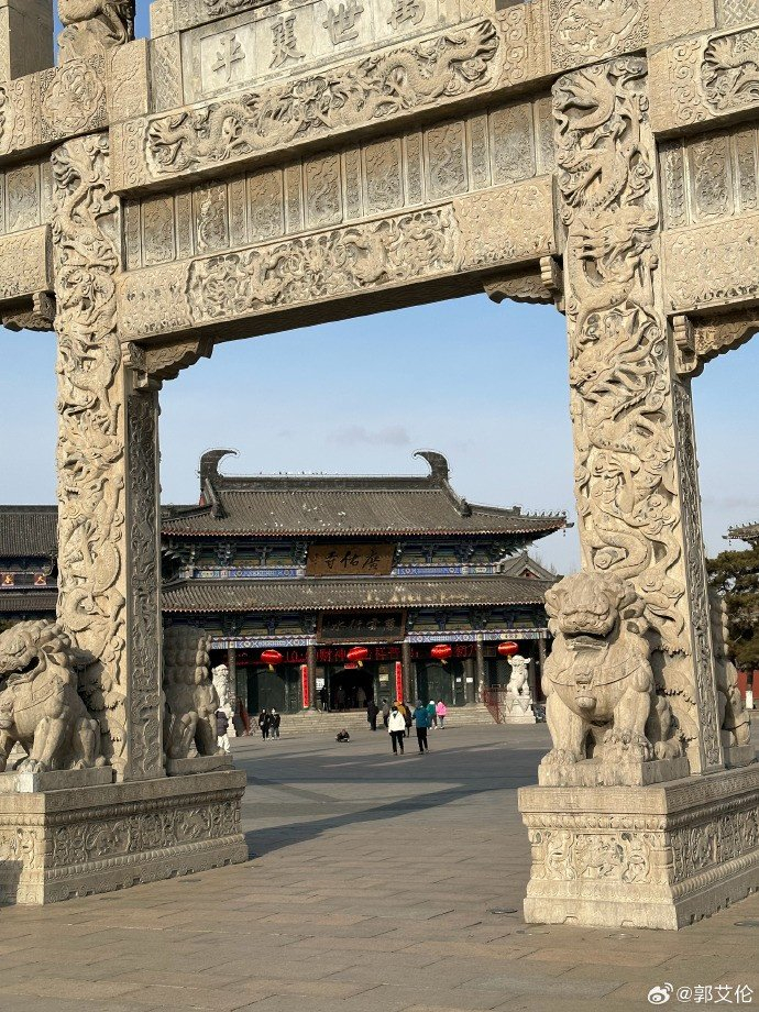 今天,辽宁球员郭艾伦更新了微博,晒出自己在老家辽阳的广佑寺的照片