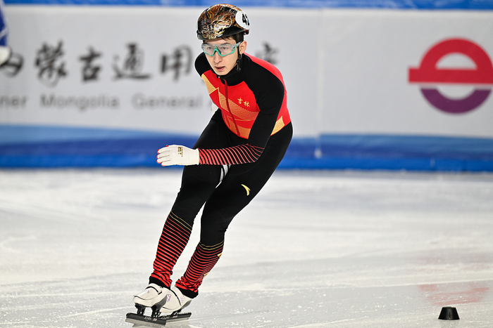 武大靖在比赛中。