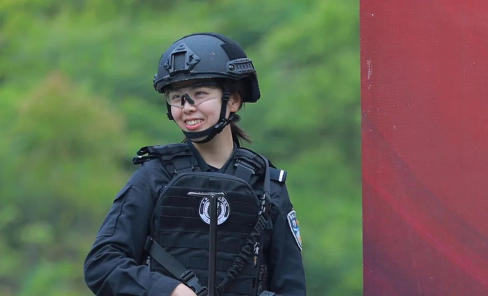 美女特警刘雨涵我拒绝被定义