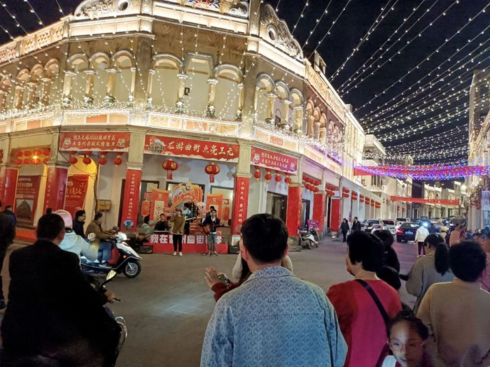 这个春节火出圈的湛江老街挤满了年轻人