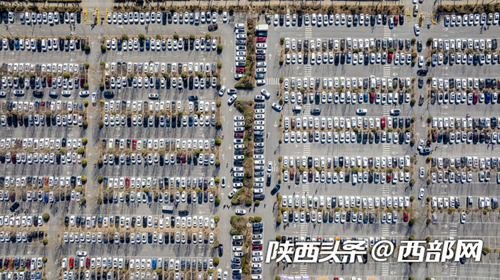 2月16日，航拍袁家村停车场