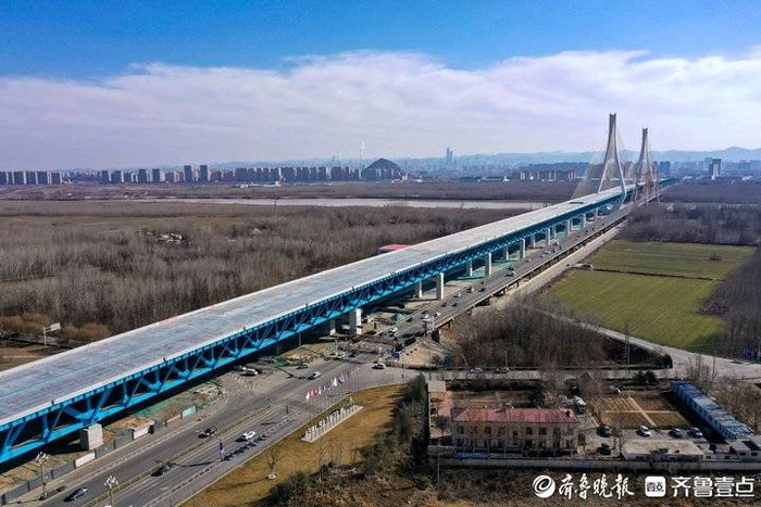 正月假日,航拍济南大桥镇南侧的济南新黄河大桥北段引桥,圆形匝道