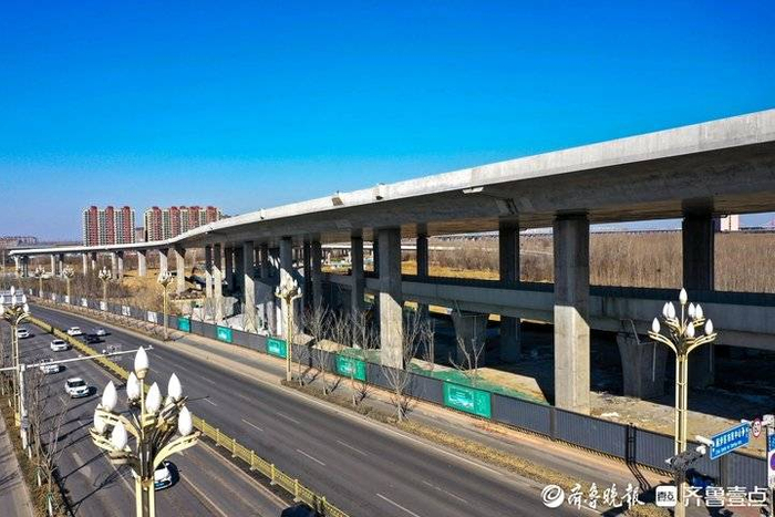 正月假日,航拍济南大桥镇南侧的济南新黄河大桥北段引桥,圆形匝道