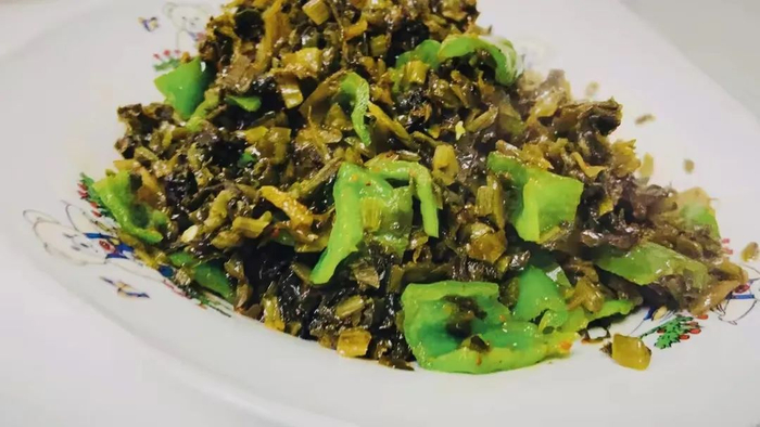 过年天天都是大鱼大肉,谁懂这一盘的美味,太下饭了|咸菜|青椒_新浪