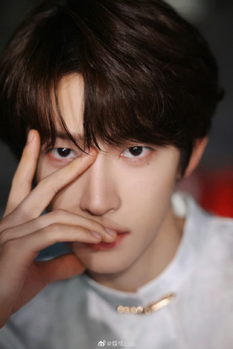 刘宇yu_ 怼脸自拍来啦!|刘宇_新浪新闻