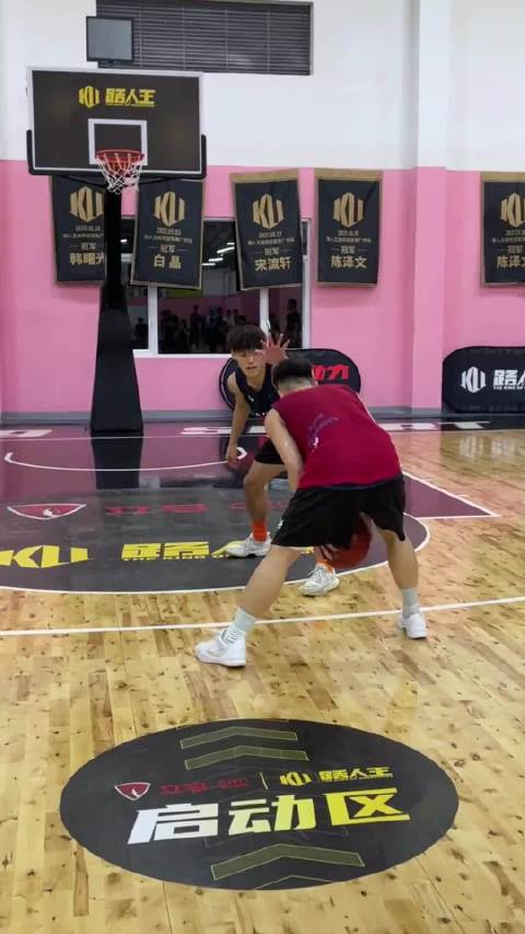 各路人马齐聚成都究竟谁能登顶夺冠明晚七点不见不散