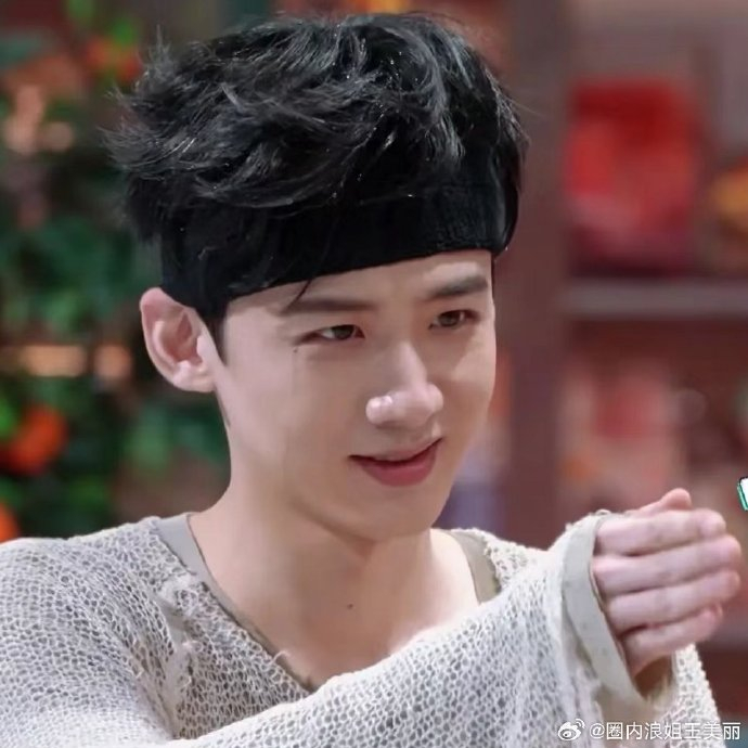 白敬亭泪痣就是脱妆了吧 早期白敬亭脸上还没有痣……|白敬亭_新浪