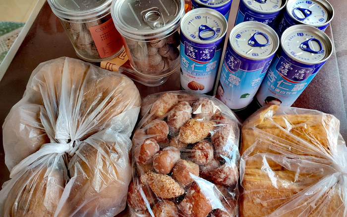 千层酥皮点心、糖枣、夏威夷果等。 受访者供图