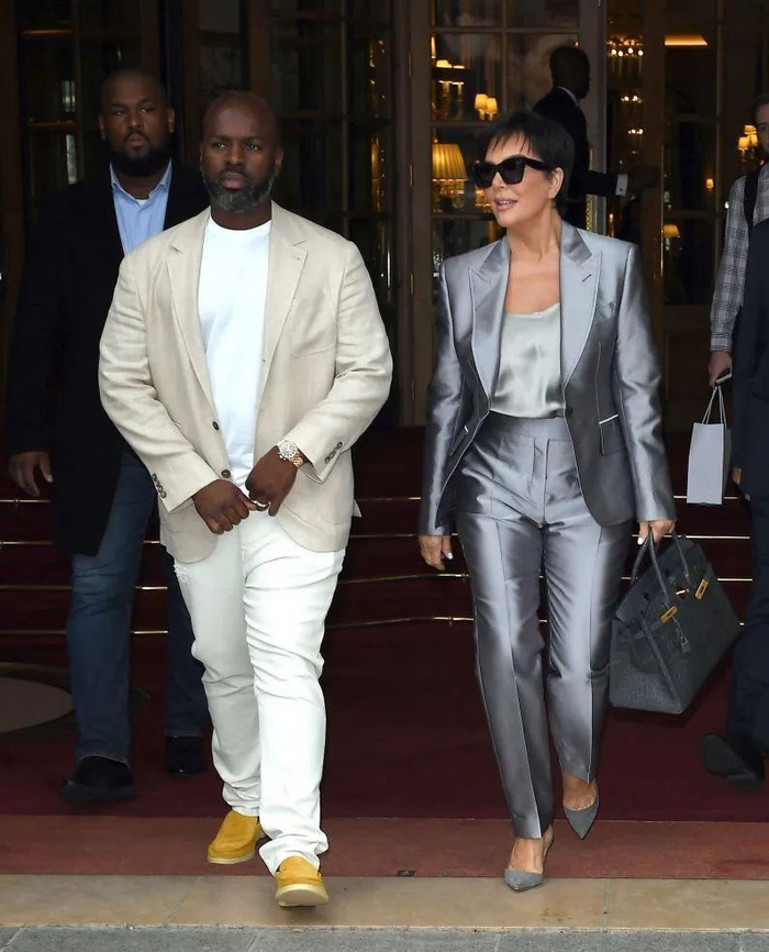 "太后"kris jenner迎来和男友的第十年|爆米花|太后|男友_新浪新闻