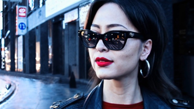 　　Sora生成的视频中，主角脸上的雀斑清晰可见。图片来源：OpenAI官网