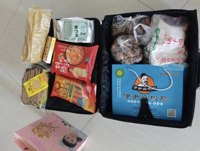 “产地河南”的行李箱。 受访者供图
