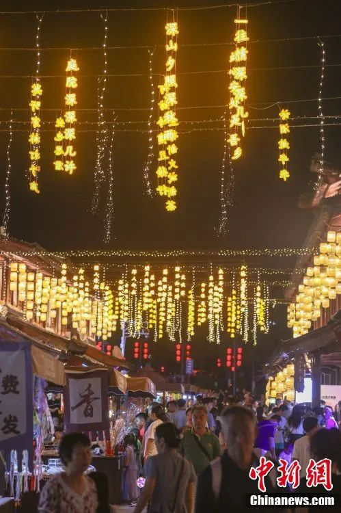 宋城历史文化旅游区夜景。刘力鑫 摄