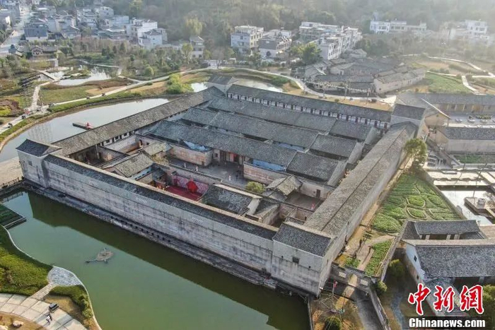 图为航拍江西赣州龙南市的关西新围。刘力鑫 摄