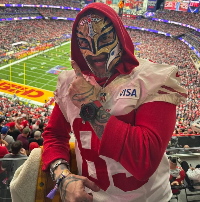 摔跤狂热大赛主战赛终于敲定 巨石强森正式成为罗门家族成员|摔跤