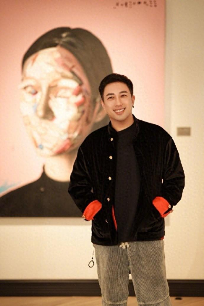 在谈到减肥的初衷时,于正表示,减肥并不是因为讨厌自己胖的样子,也不