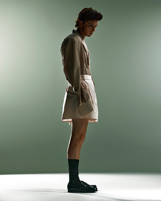 sivan登上vman magazine杂志封面……|戳爷|troye sivan|杂志封面