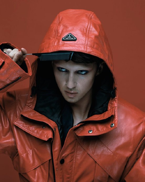 sivan登上vman magazine杂志封面……|戳爷|troye sivan|杂志封面