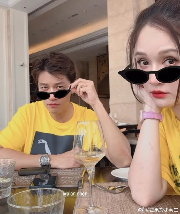 陈乔恩和老公重游定情地,穿情侣装尽显恩爱甜蜜,幸福洋溢似少女|陈