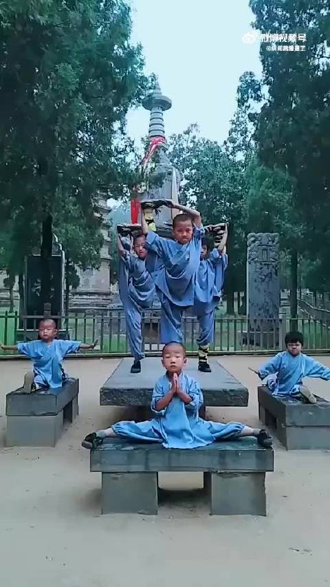 少林寺小孩子练武功加油孩子们