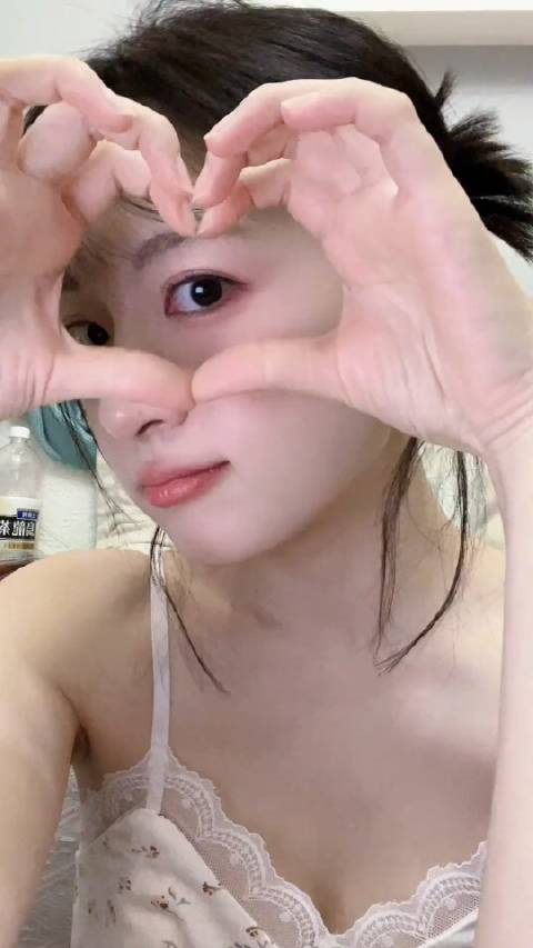 王雅佳展示ringringkiss手势舞小九开启突然的库存销售