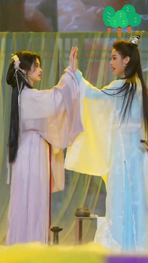 《游山恋》现场直拍,鞠婧祎和陈丽君两个人真的又可