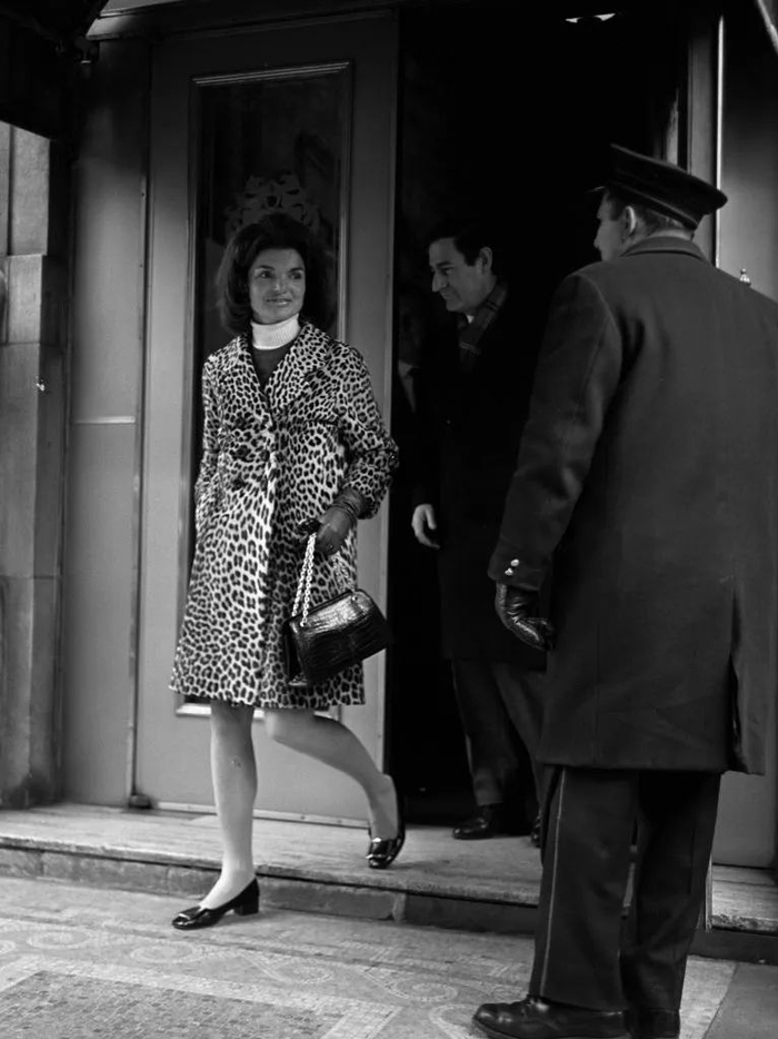 开年的霸气感,请交给女装大佬风|女装大佬_新浪新闻