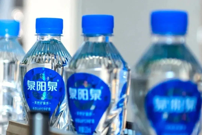 力压农夫,怡宝,东北矿泉水又出圈|泉阳泉|农夫山泉|怡宝_新浪新闻