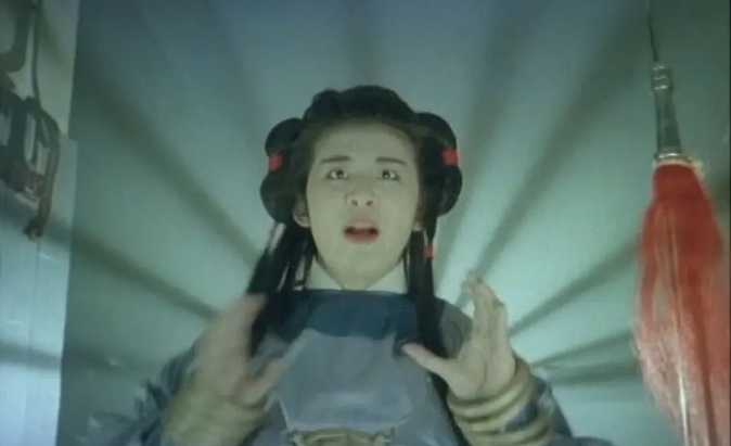 直到2023年第41届香港电影金像奖终身成就奖颁给了胡枫先生时,这个眼