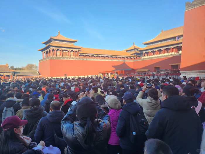 故宫博物院迎来参观大客流