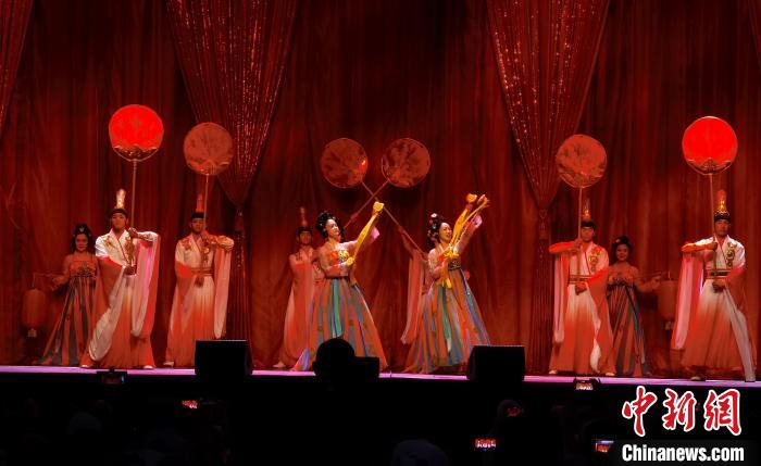 当地时间2月17日,中国河南艺术团"感知中原·遇见悉尼"文艺演出在