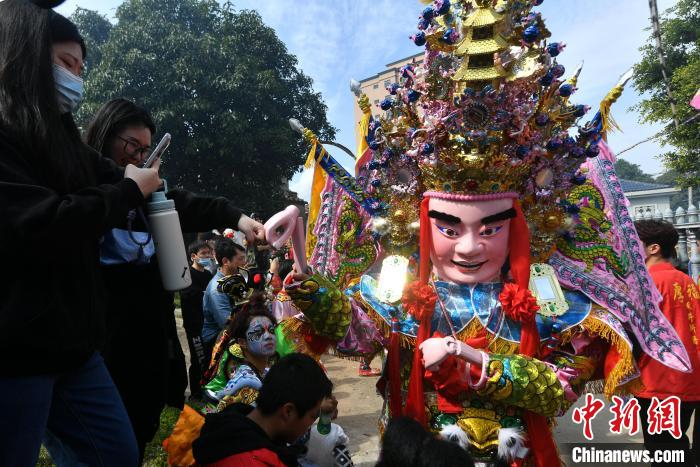 新春走基层侨乡长乐游神火到海外缘何受欢迎